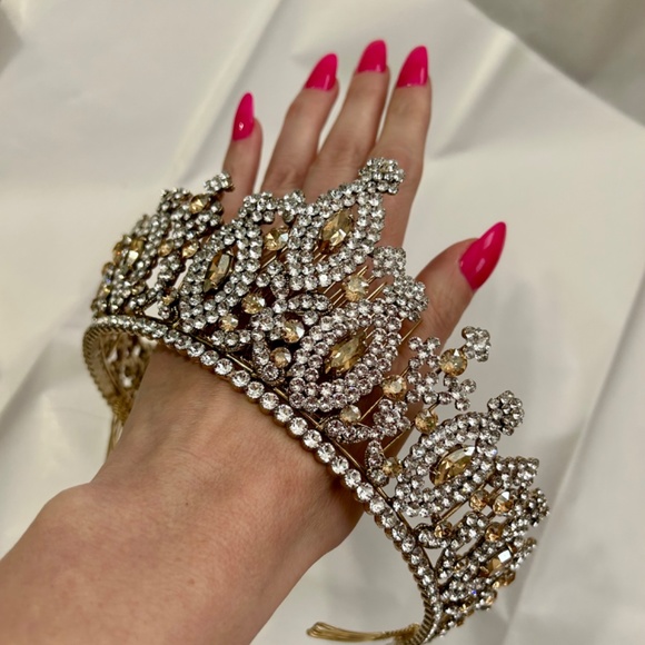 Tiara Crown Swarovski Crystals - Picture 3 of 9